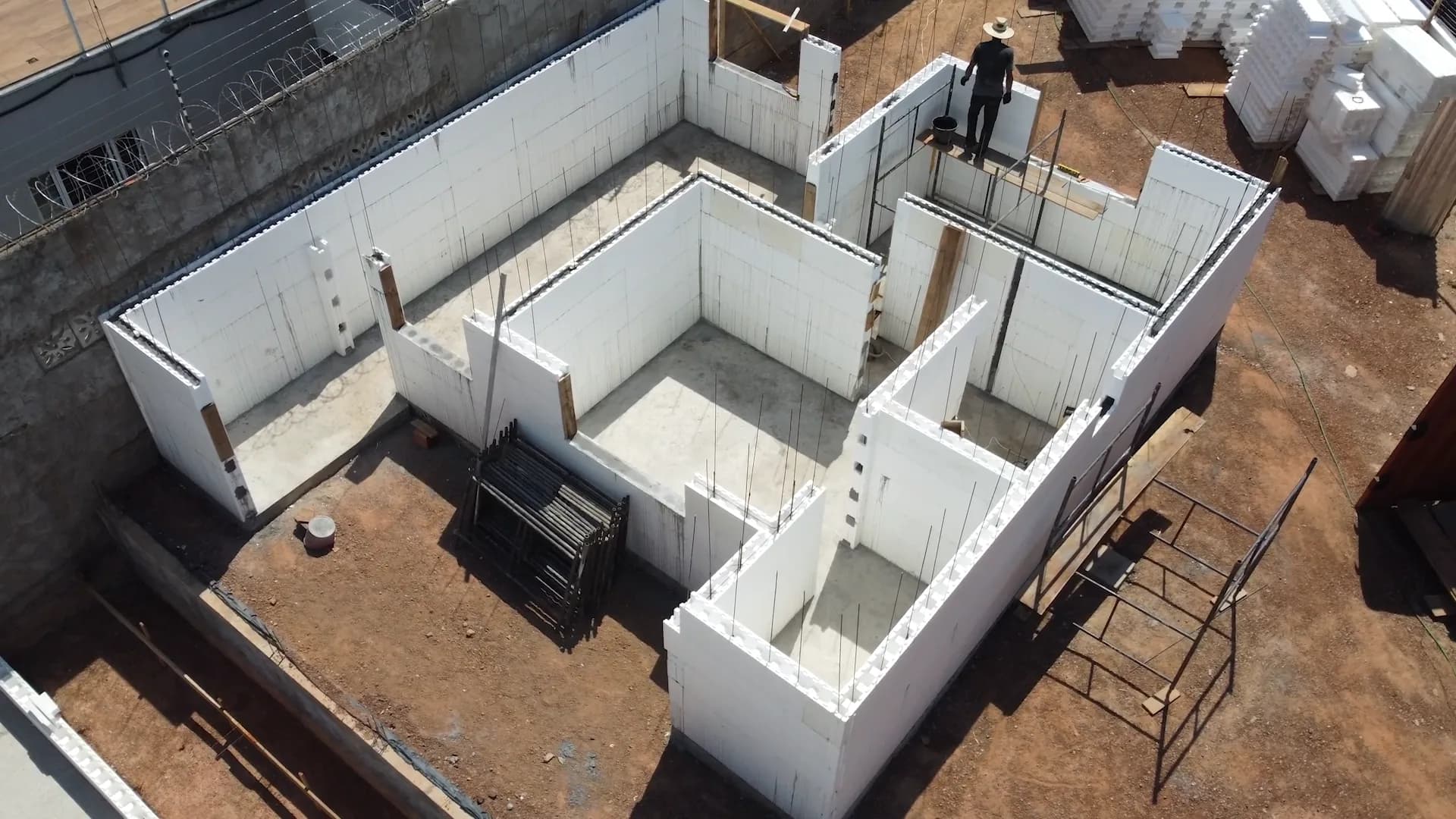 Encofrados iForms montados en obra antes del vaciado de hormigón